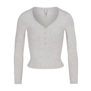 SKIMS Long Sleeve Cropped Henley Top